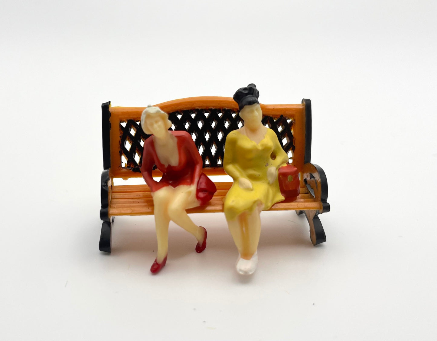 O Scale Sitting Figures