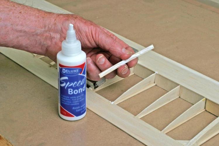 Deluxe Materials – AD10 Speedbond (112g)