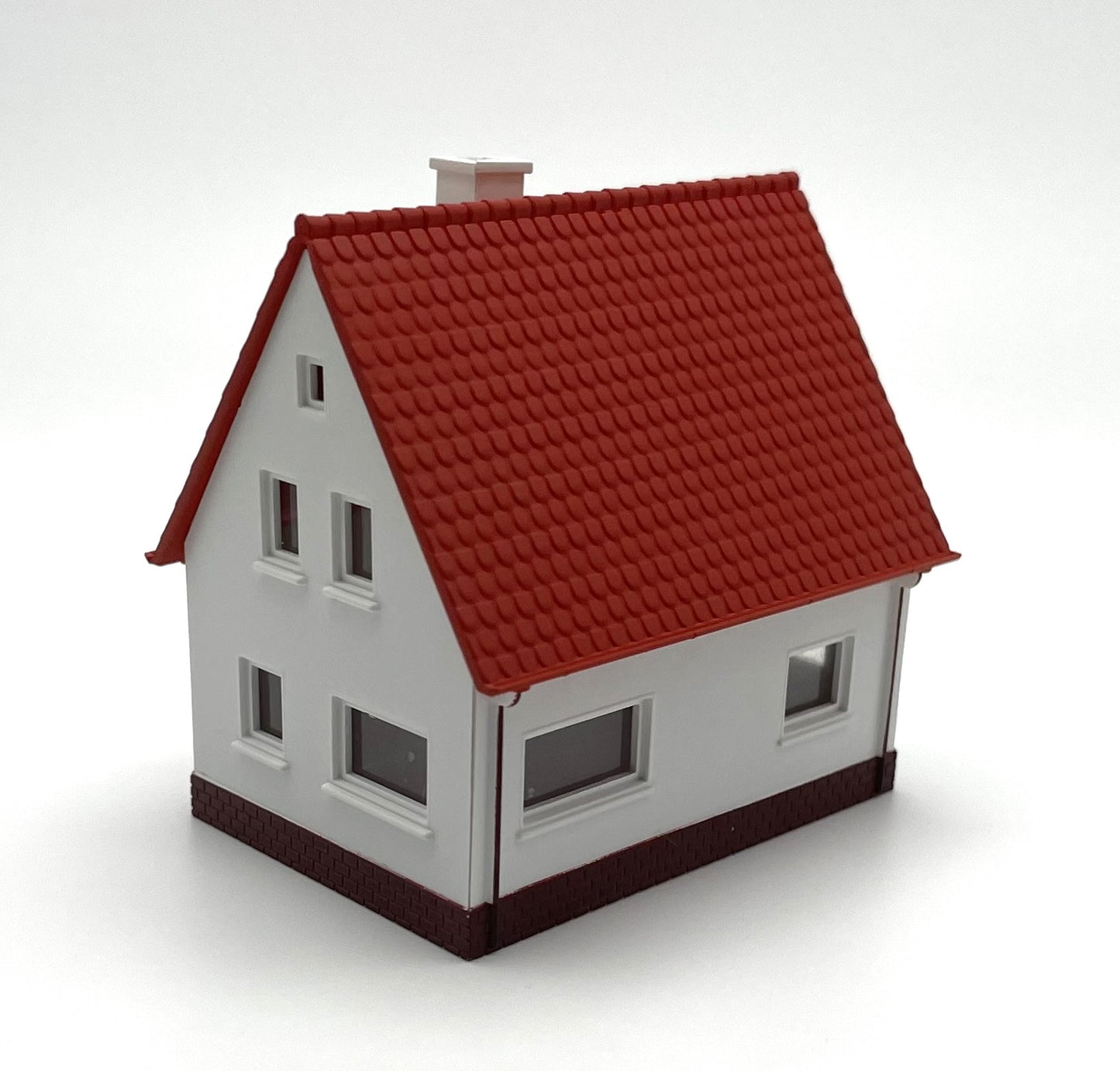 N Scale Bungalow White with Red Roof