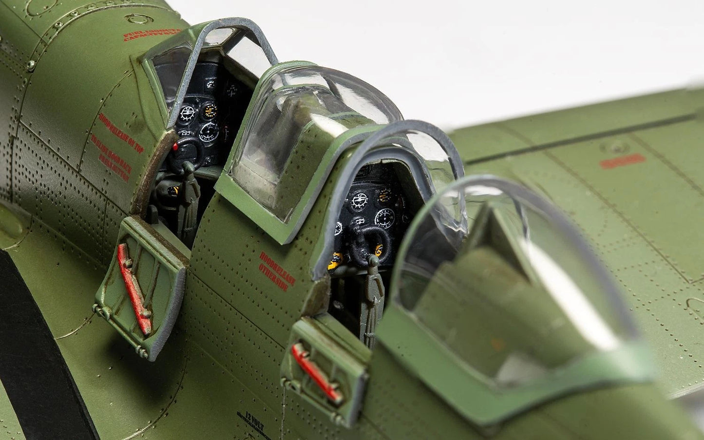 Airfix Supermarine Spitfire TR.9 1:48 Scale Plastic Model Airplane Kit A05143