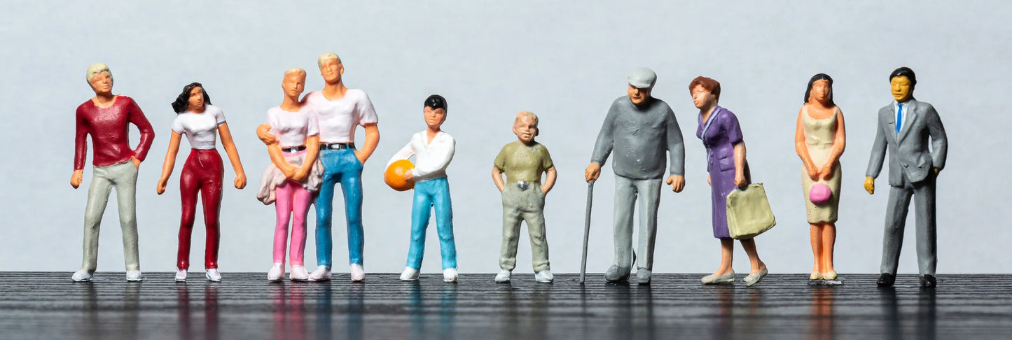 O Scale Standing People